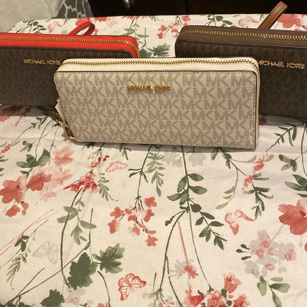 ORIGINAL MICHAEL KORS WRISTLETS!!